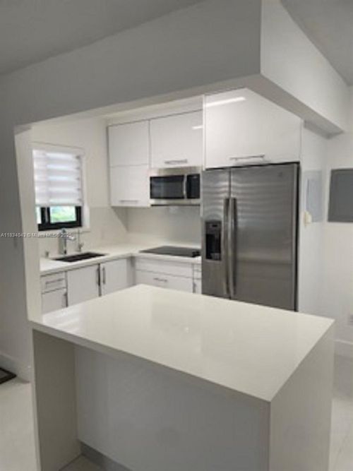apt-n104-2930 Day Ave, Miami, FL, 33133-5233 | Card Image