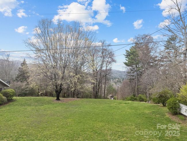 Level side yard | Image 29