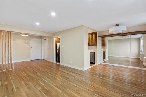 5j-84-29 155th Ave, Howard Beach, NY, 11414-2212 | Card Image