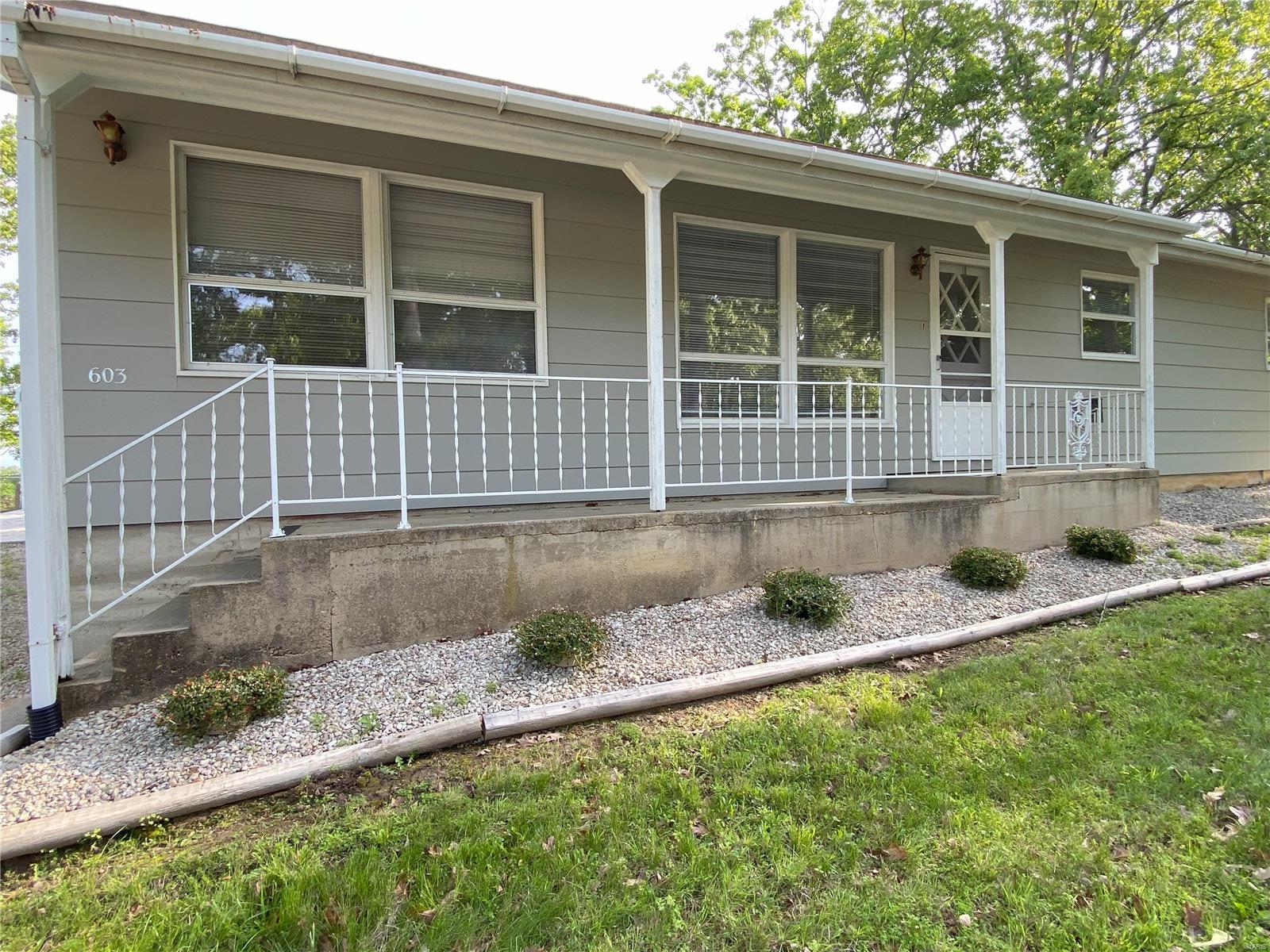 Oak Ave, Cuba, MO 65453