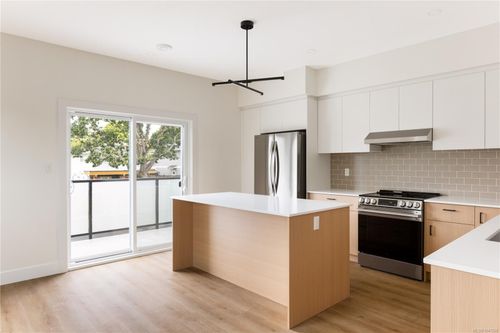 1-913 Dale St, Saanich, BC, V8X2V9 | Card Image