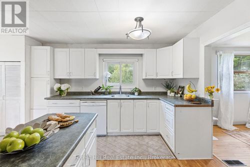 9 Spruce Glen Rd, Huntsville, ON, P1H1C9 | Card Image