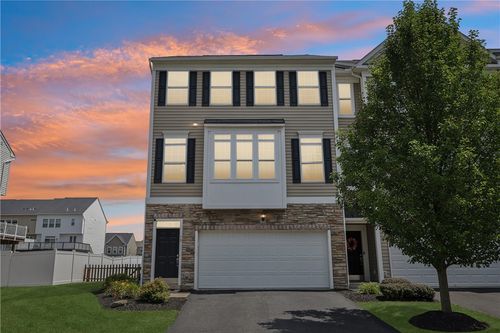 19 Truman Cir, Mc Kees Rocks, PA, 15136-5303 | Card Image