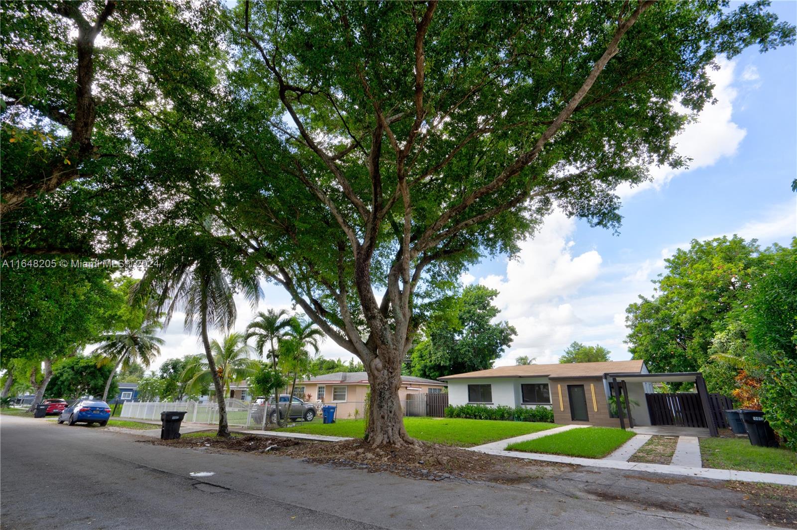 9th Ct, North Miami Beach, FL 33162