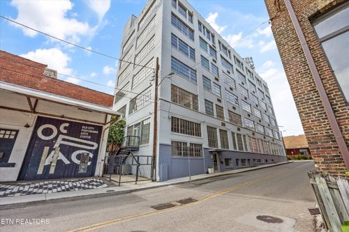 105-200 W Jackson Ave, Knoxville, TN, 37902-1046 | Card Image