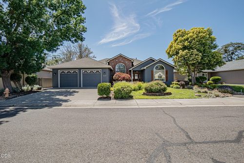 499 Ridgeway Ave, Central Point, OR, 97502-3530 | Card Image