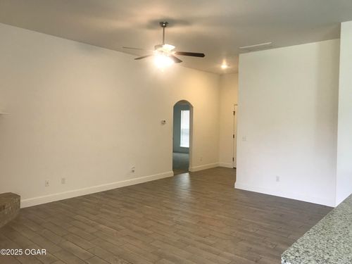 337 Swaden Ln, Webb City, MO, 64870-9275 | Card Image