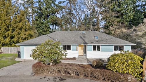 20330 Burke Ave N, Shoreline, WA, 98133-3326 | Card Image