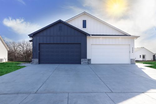 5255-5253-5255 Pinecrest Ct N, Bel Aire, KS, 67220-7700 | Card Image