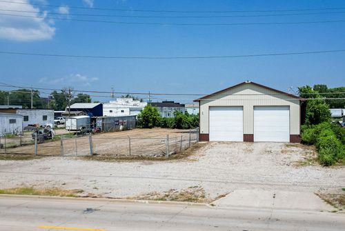 2021 Commercial St, Waterloo, IA, 50702-1311 | Card Image