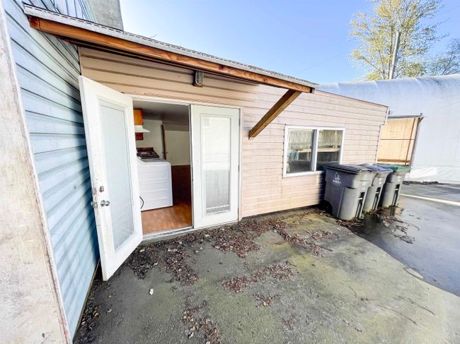 12832 114 Avenue, House other with 2 bedrooms, 1 bathrooms and 3 parking in Surrey BC | Image 25