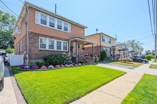 375 Cochran Pl, Valley Stream, NY, 11581-3265 | Card Image