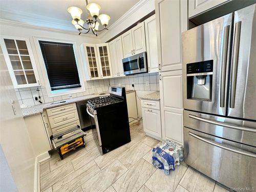 fl-1st-18 125th St, College Point, NY, 11356-2307 | Card Image