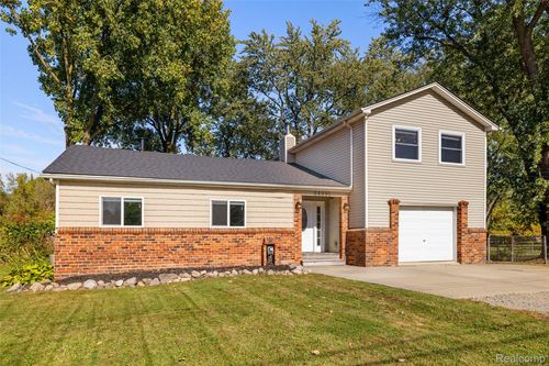 24991 Harrison St, Harrison Township, MI, 48045-3320 | Card Image