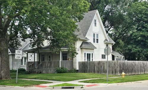 411 4th Ave, Charles City, IA, 50616-2912 | Card Image