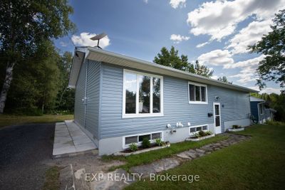 40 Birch Cres, House other with 3 bedrooms, 2 bathrooms and 4 parking in Temagami ON | Image 3