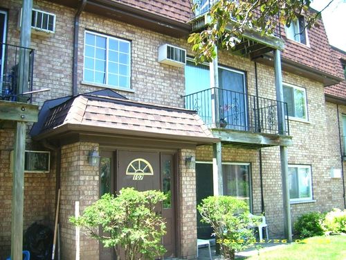1s-107 E Dundee Rd, Wheeling, IL, 60090-3041 | Card Image