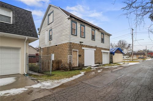 11 Tremont St, New Castle, PA, 16102-1476 | Card Image