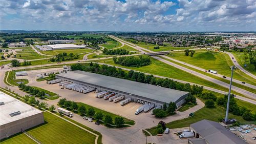 3110 Prairie Valley Ct Sw, Cedar Rapids, IA, 52404-7227 | Card Image