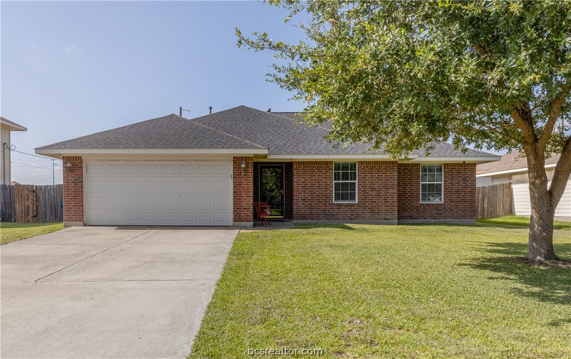 Mockingbird St, Navasota, TX 77868