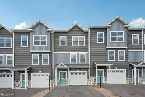 182 Highpoint Park Dr, PLEASANT GAP, PA, 16823-9677 | Card Image