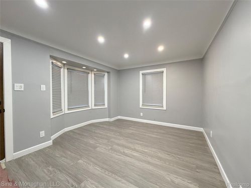 19605 Kelly Rd, Detroit, MI, 48225-1909 | Card Image