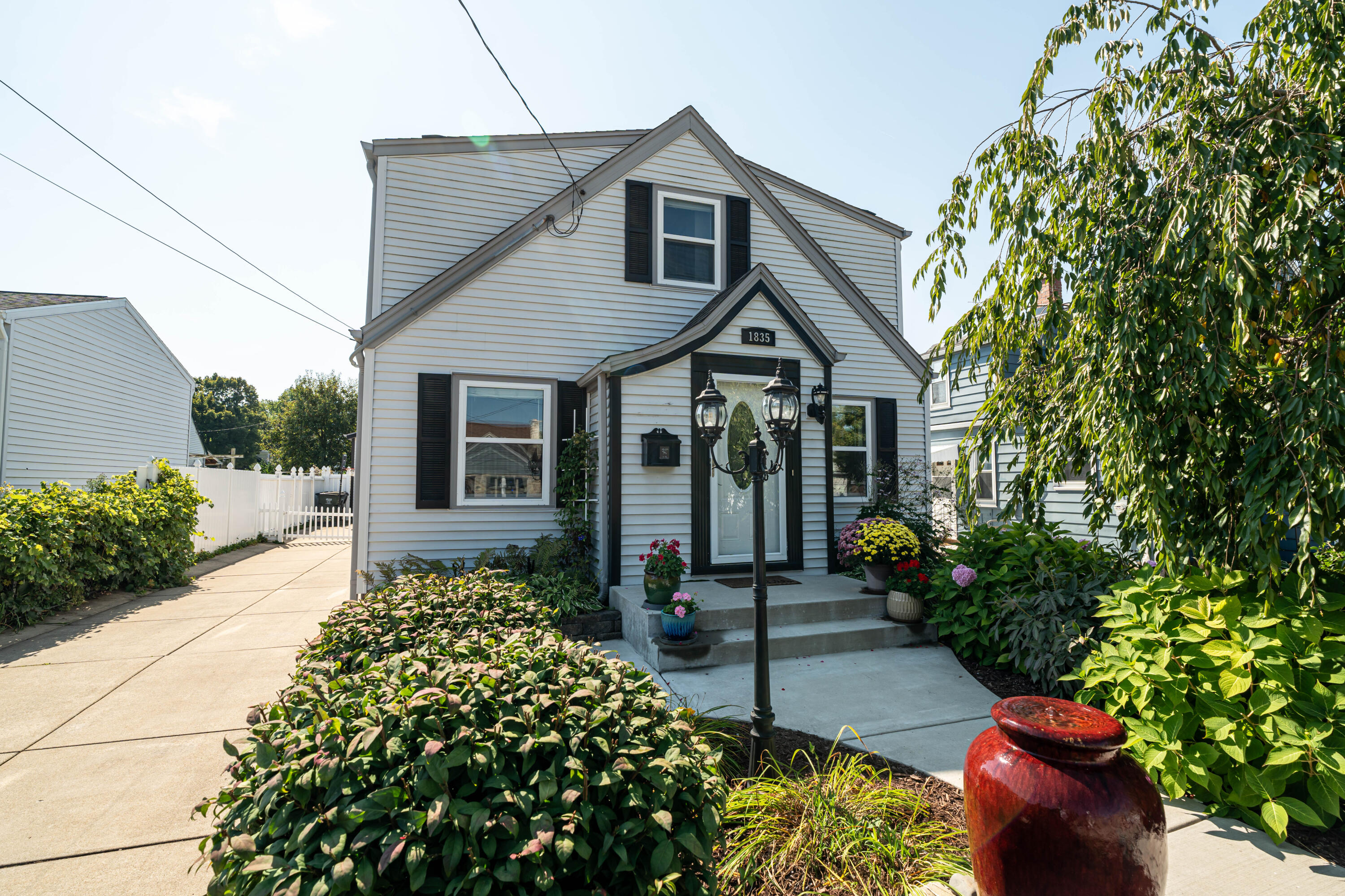 Eden Pl, Saint Francis, WI 53235
