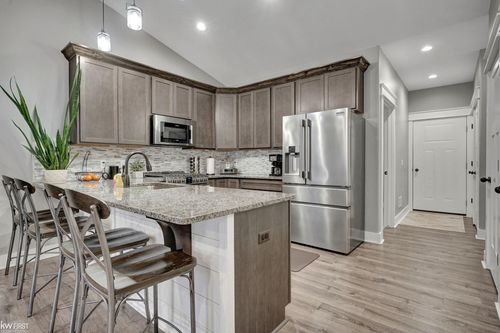 11118 Brahms Ln, Davison, MI, 48423-7916 | Card Image