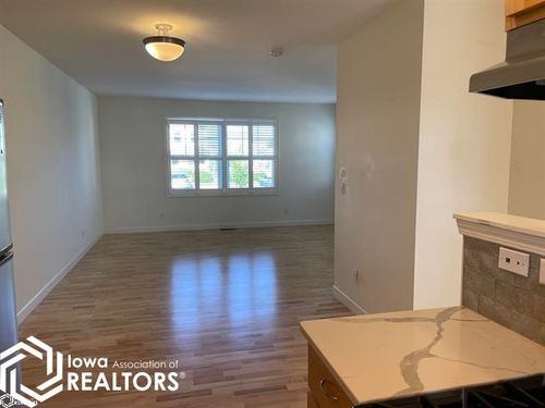 2114 Sapphire Ln, Fairfield, IA, 52556-8732 | Card Image