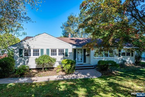 3 Queen St, Parsippany, NJ, 07054-4826 | Card Image