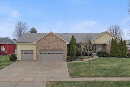 2026 Stonehaven Dr, SUN PRAIRIE, WI, 53590-3862 | Card Image