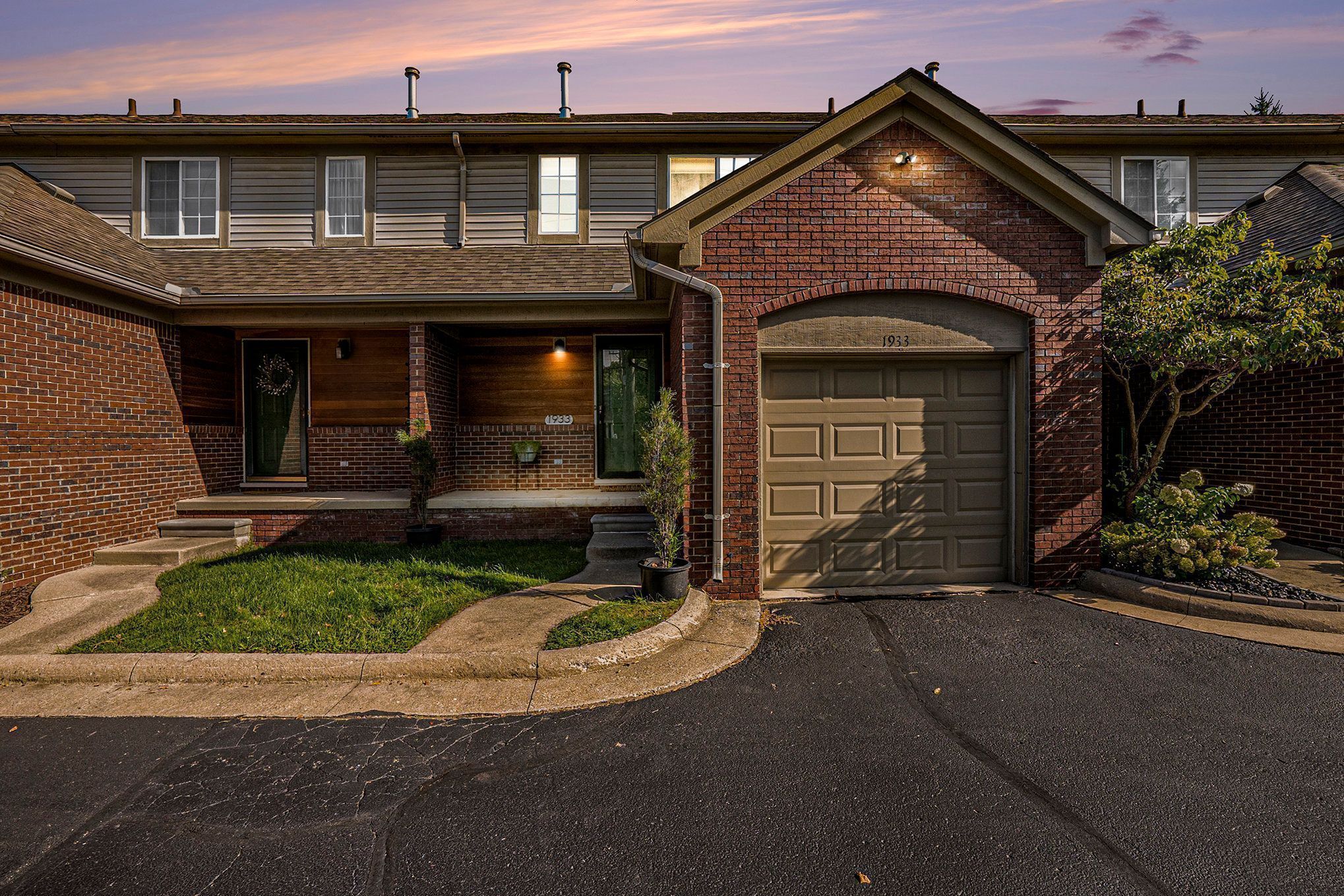 Dorchester Ct, Royal Oak, MI 48067