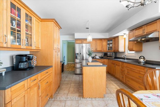 2752 Longwoods Rd, House other with 3 bedrooms, 3 bathrooms and 5 parking in Glencoe ON | Image 5