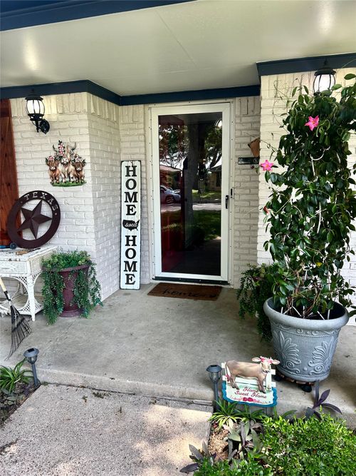 206 Vanderbilt Ln, Waxahachie, TX, 75165-1746 | Card Image