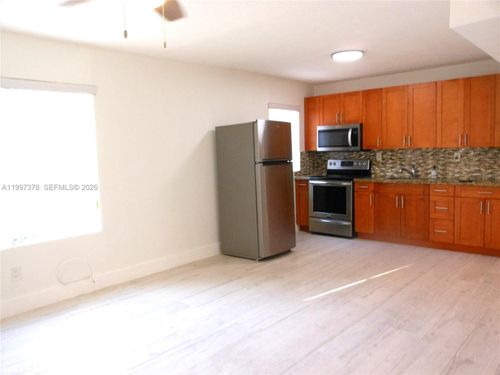 apt-1-221 Sw 9th Ave, MIAMI, FL, 33130-1124 | Card Image