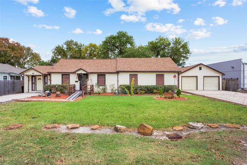 405 N Magnolia St, Highlands, TX, 77562-2561 | Card Image