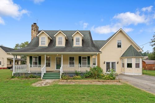 99 N Washington St, Campton, KY, 41301-8803 | Card Image