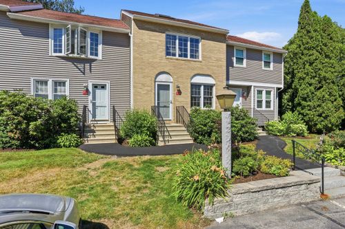 5-17 Oakwood Cir, Goffstown, NH, 03045-5205 | Card Image