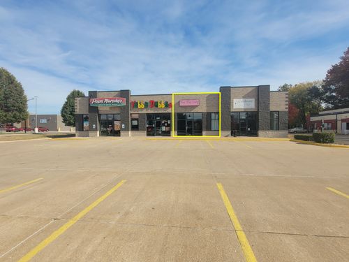 3205 Devils Glen Rd, Bettendorf, IA, 52722-3351 | Card Image