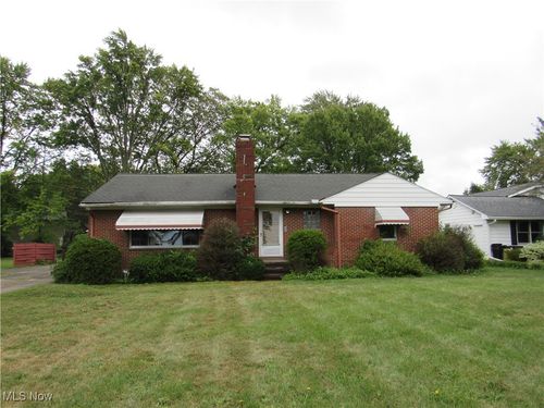 7599 Acacia Ave, Mentor, OH, 44060-6037 | Card Image