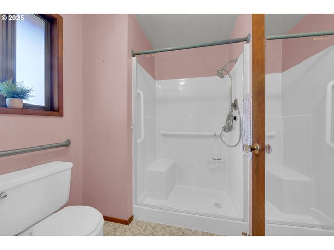 1770 W 28 Th Ave, House other with 3 bedrooms, 2 bathrooms and 2 parking in Eugene OR | Image 25