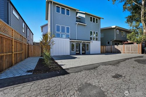 b-7320 11th Ave Ne, Seattle, WA, 98115-5613 | Card Image