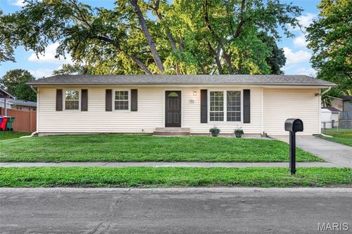 925 Dewayne Dr, Florissant, MO, 63031-4341 | Card Image