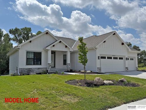 16663 Locust St, Omaha, NE, 68116-6105 | Card Image
