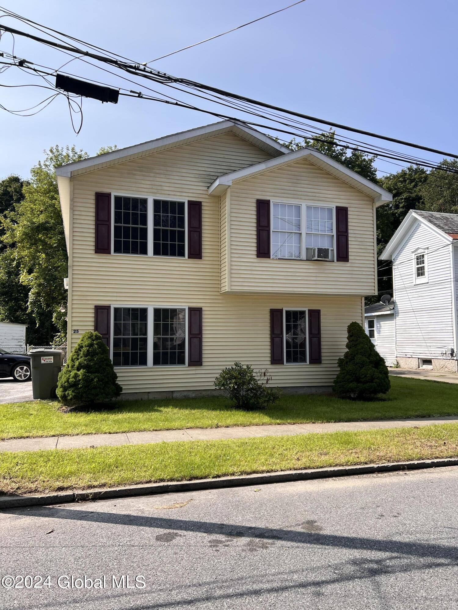 Morgan Ave, Glens Falls, NY 12801