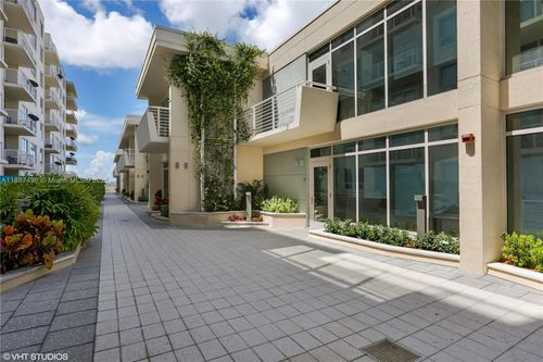 apt-545-3250 Ne 1st Ave, Miami, FL, 33137-4089 | Card Image