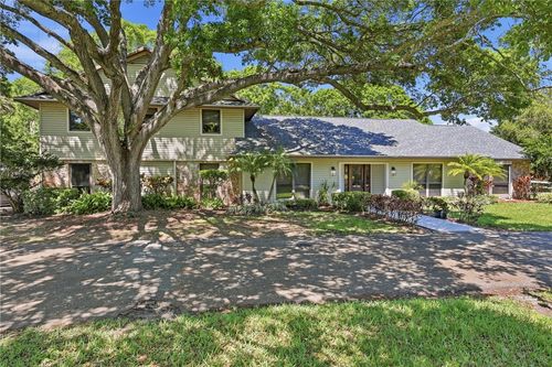 655 40th Ave, Vero Beach, FL, 32968-4016 | Card Image