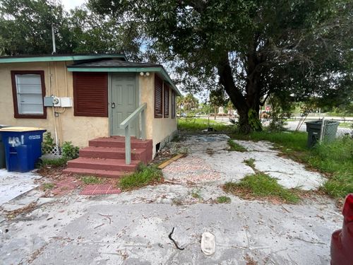 435 N 15th St, Fort Pierce, FL, 34950-7960 | Card Image