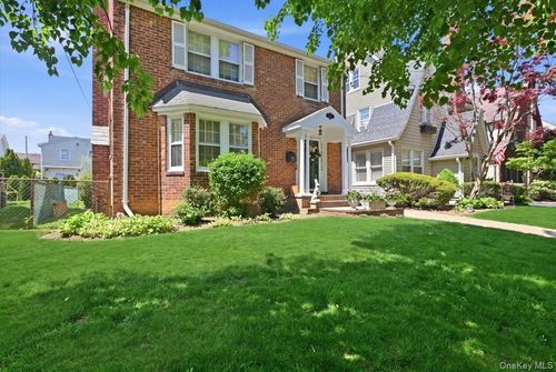 100 W Poplar Street W, Hempstead, NY, 11001 | Card Image