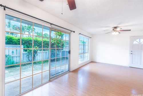 11d-46-1042 Emepela Way, Kaneohe, HI, 96744-3913 | Card Image